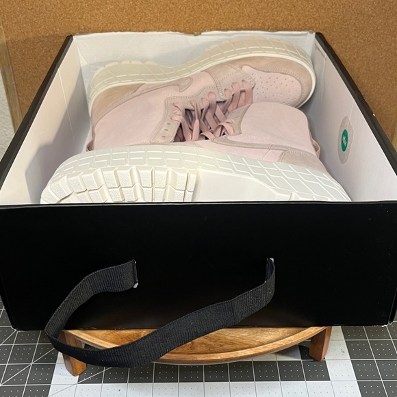 Jordan 1
Brooklyn
'pink oxford' 
Brand new - Picture 7 of 16